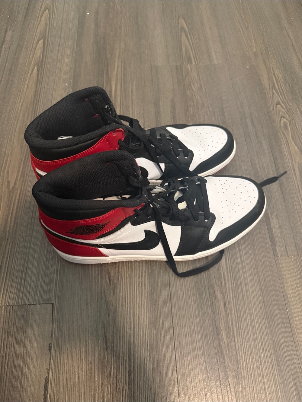 Nike air Jordans Men’s High-Top Sneakers in White/Black/Red